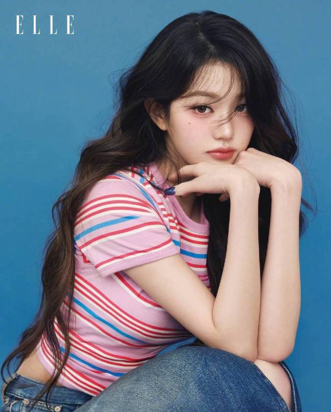 张元英黑色吊带裙身姿性感 前凸后翘大秀婀娜曲线