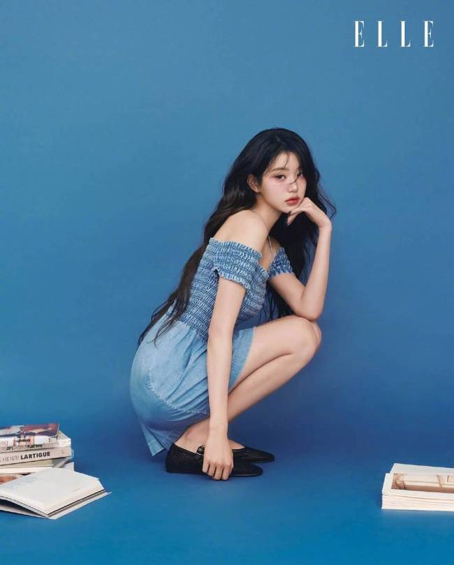 张元英黑色吊带裙身姿性感 前凸后翘大秀婀娜曲线
