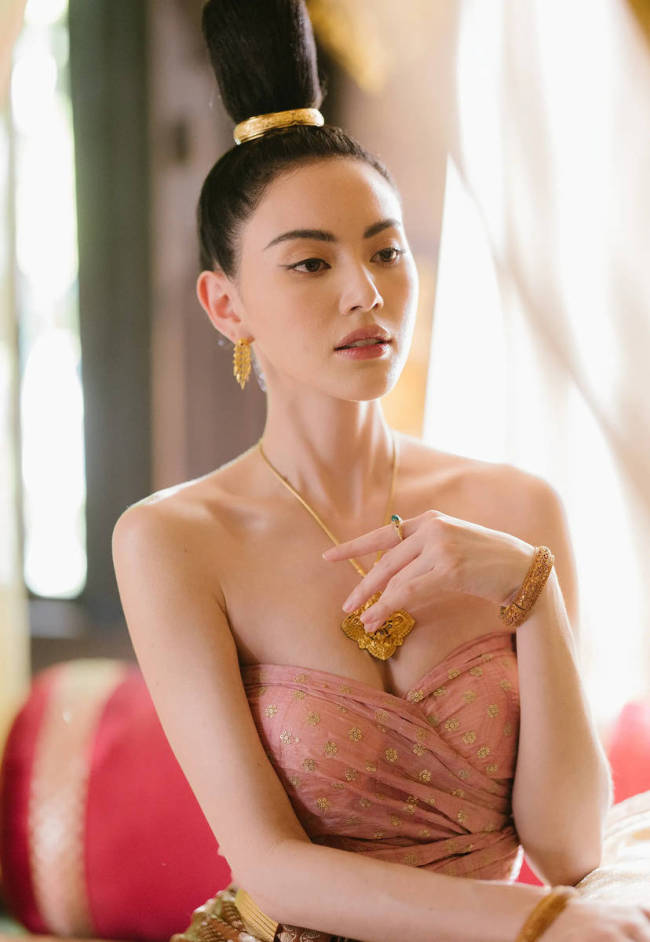 泰星Mai与男友官宣订婚！甜蜜亲吻秀大钻戒