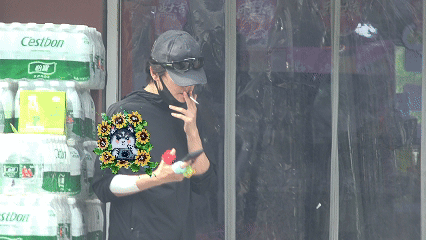 肖宇梁为随地扔烟头道歉：以后严格规范自身行为