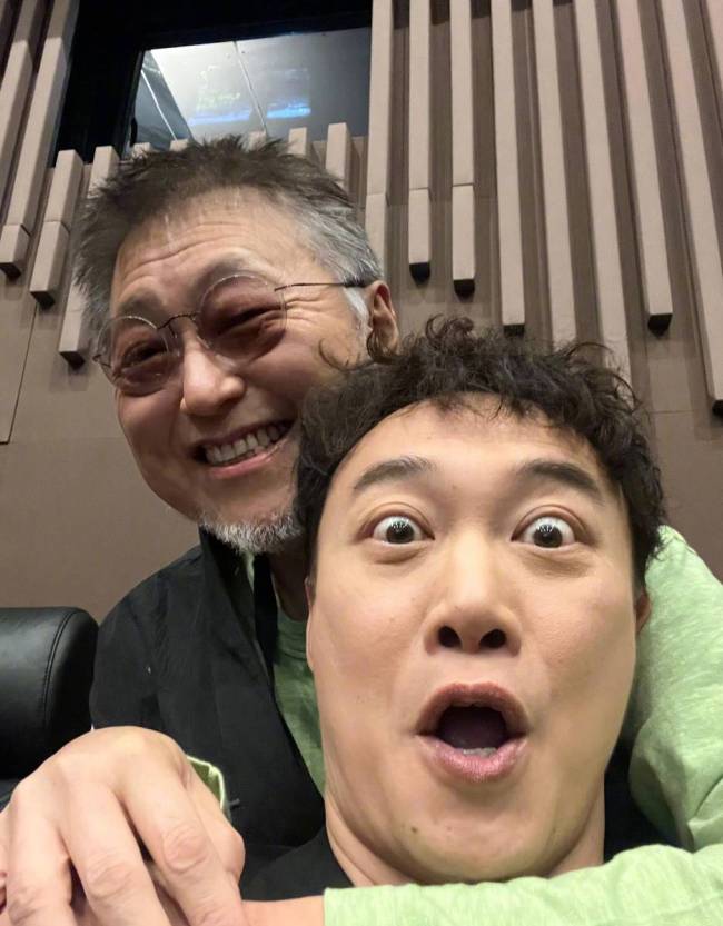 陈奕迅晒与杨千嬅容祖儿等合照 搞怪自拍超开心