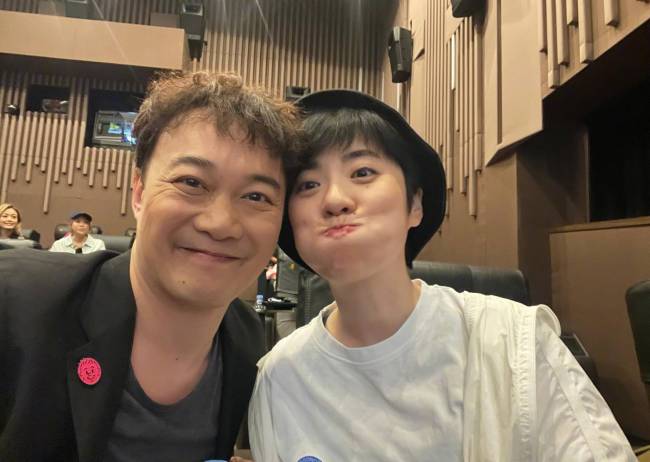 陈奕迅晒与杨千嬅容祖儿等合照 搞怪自拍超开心