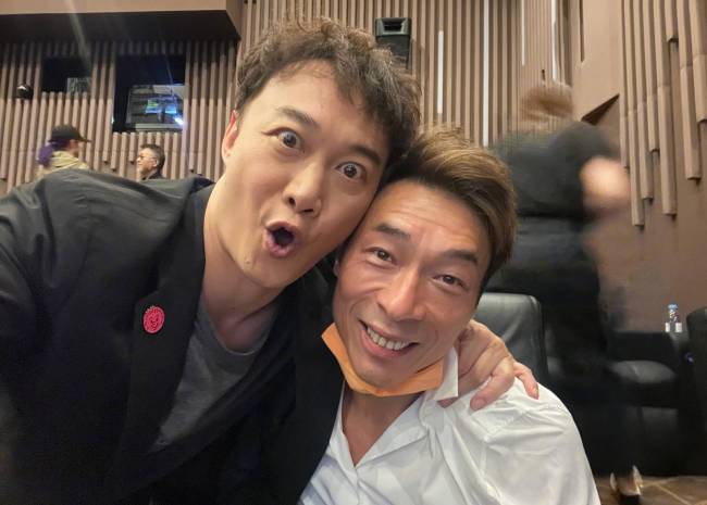 陈奕迅晒与杨千嬅容祖儿等合照 搞怪自拍超开心
