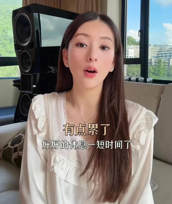 方媛三胎孕晚期身材未走样 在家待产容光焕发