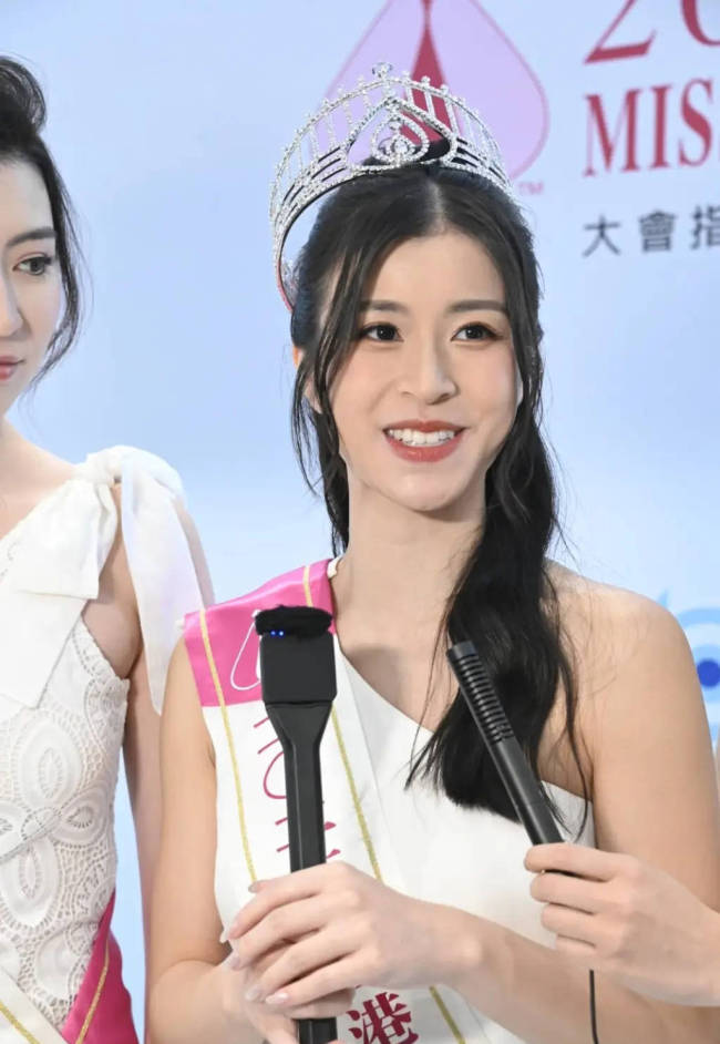 港姐冠军陈咏诗与男友水中热吻画面曝光！本人回应