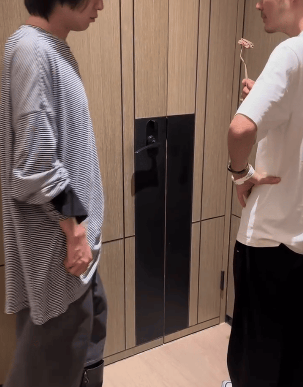 毛晓彤参加活动被意外反锁房间 大喊：我出不去了