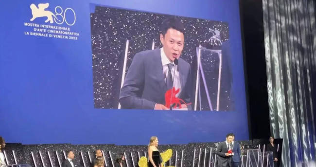 王紫璇李鸿其官宣结婚:我们一起创作一起成长