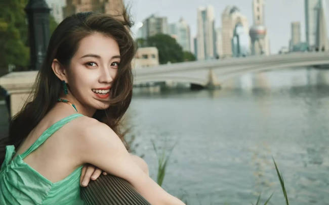 郭雨欣回应粉丝让少接吻戏:只要吻的合理都可以