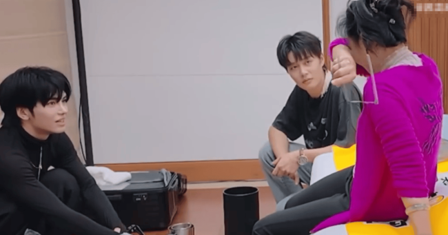 何赛飞回应邵子恒柯淳暴力拆箱:不要错怪弟弟