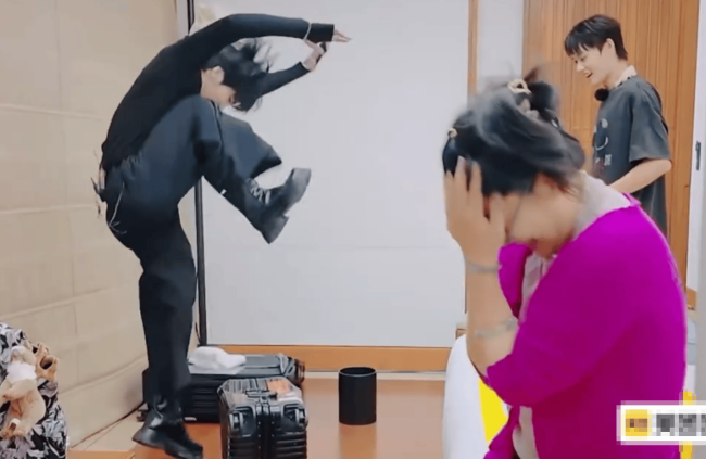 何赛飞回应邵子恒柯淳暴力拆箱:不要错怪弟弟